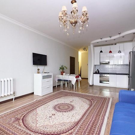 Квартира В Самом Центре Столицы Казахстана Apartment Astana Exterior foto