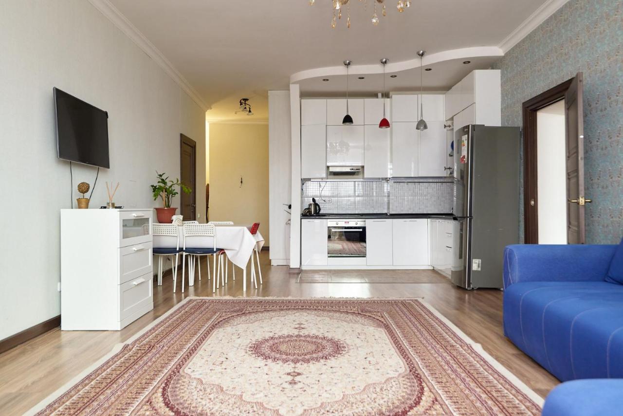 Квартира В Самом Центре Столицы Казахстана Apartment Astana Exterior foto